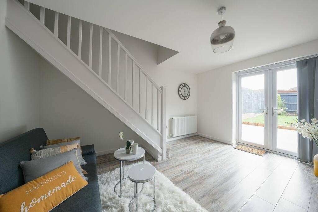 Stylish 2-Bed Home - For Company Contractor And Leisure Stays - Nec, Airport, Hs2, Contractors, Resort World Birmingham Dış mekan fotoğraf
