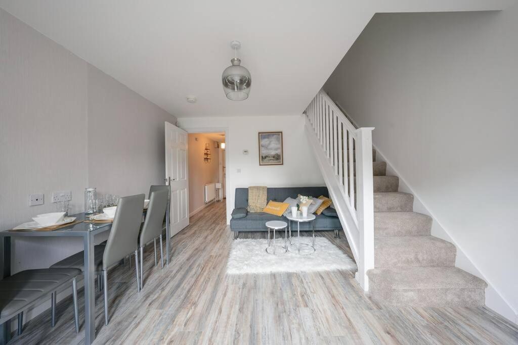 Stylish 2-Bed Home - For Company Contractor And Leisure Stays - Nec, Airport, Hs2, Contractors, Resort World Birmingham Dış mekan fotoğraf