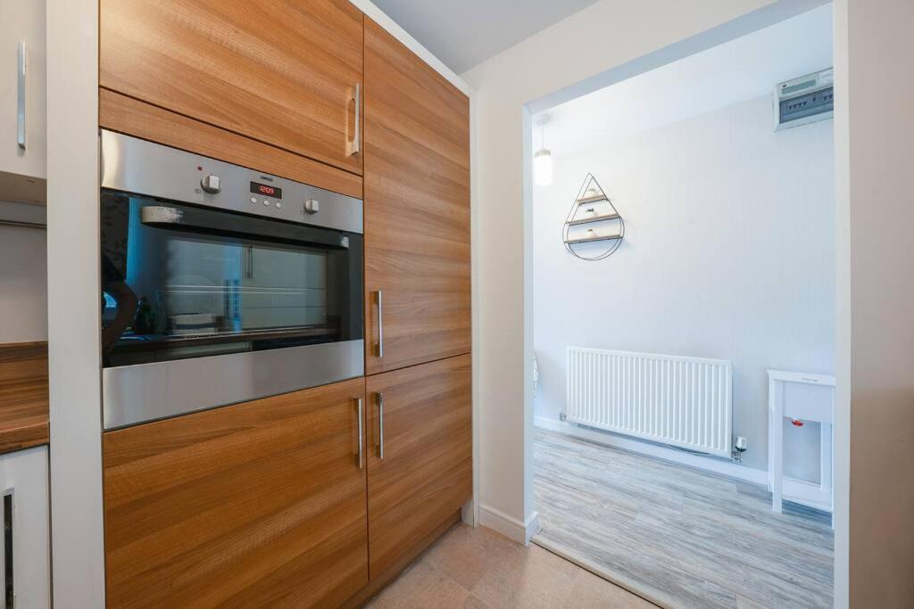 Stylish 2-Bed Home - For Company Contractor And Leisure Stays - Nec, Airport, Hs2, Contractors, Resort World Birmingham Dış mekan fotoğraf