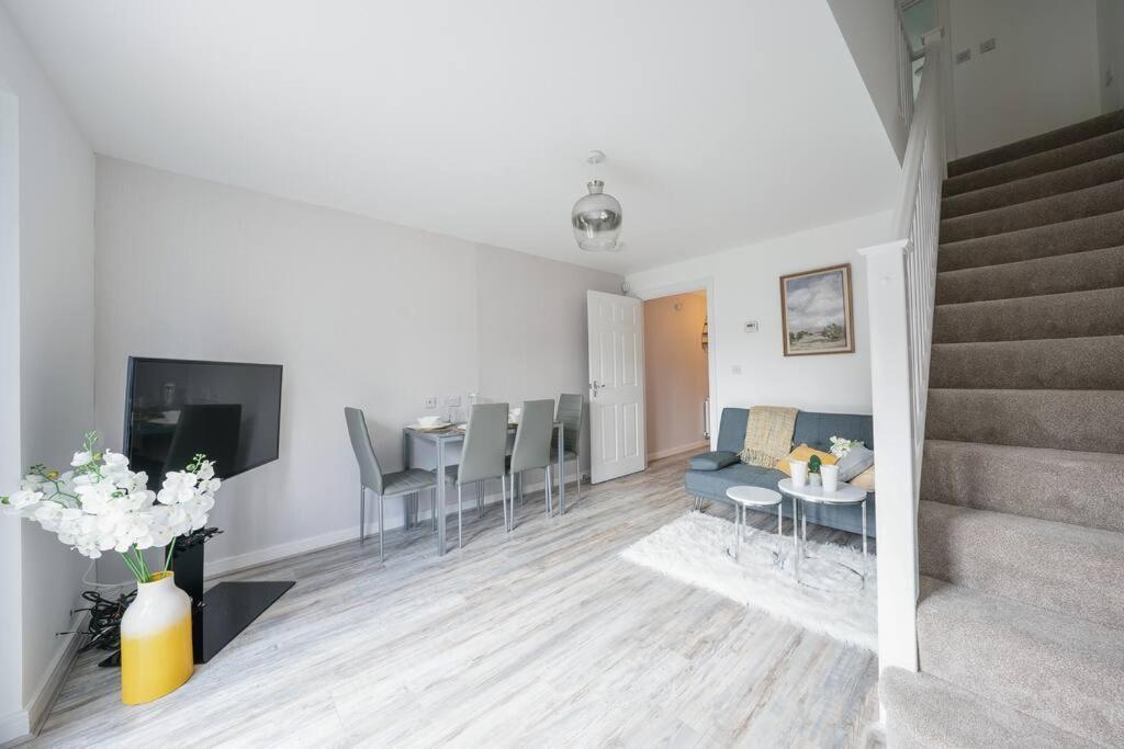 Stylish 2-Bed Home - For Company Contractor And Leisure Stays - Nec, Airport, Hs2, Contractors, Resort World Birmingham Dış mekan fotoğraf