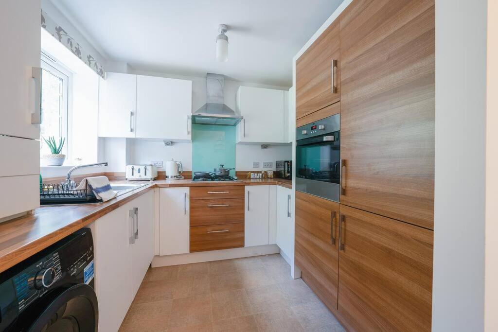 Stylish 2-Bed Home - For Company Contractor And Leisure Stays - Nec, Airport, Hs2, Contractors, Resort World Birmingham Dış mekan fotoğraf