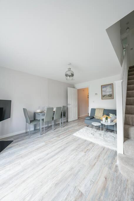 Stylish 2-Bed Home - For Company Contractor And Leisure Stays - Nec, Airport, Hs2, Contractors, Resort World Birmingham Dış mekan fotoğraf